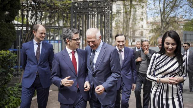 Félix Bolaños y Josep Borrell, antes de clausurar el Wake Up, Spain!