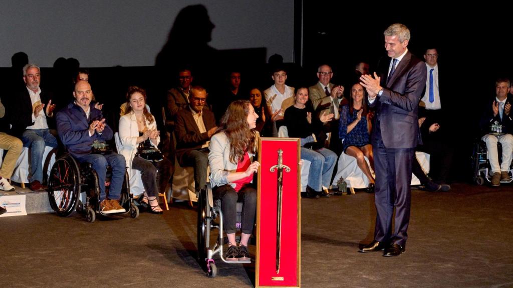 Álvaro Gutiérrez e Isabel Fernández en la XXIX Gala del Deporte de la Diputación de Toledo. Foto: Diputación de Toledo.