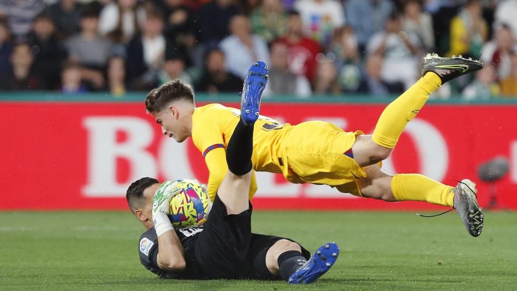 Gavi, en un momento del partido ante el Elche