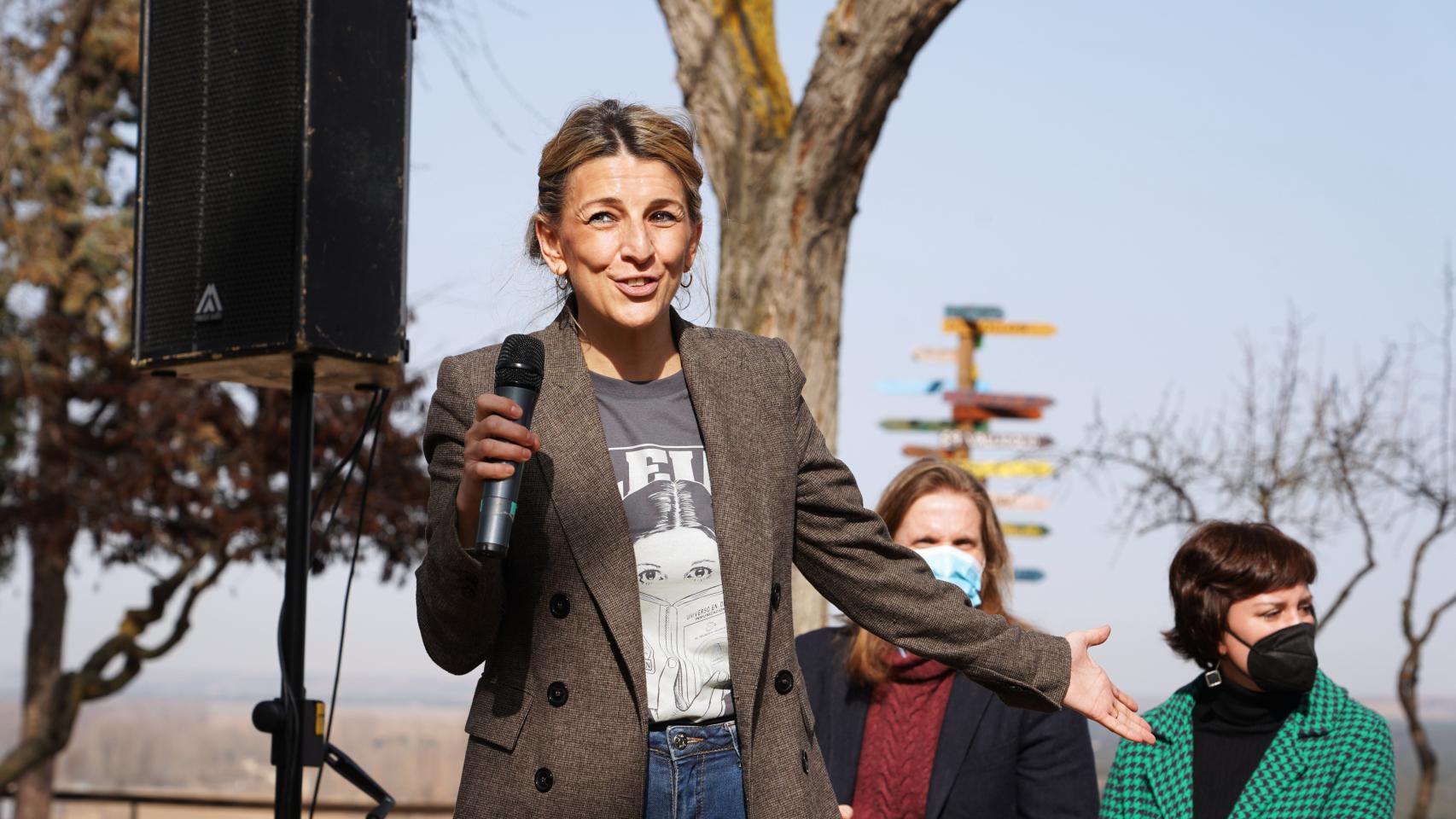 Yolanda Díaz participó en la campaña para las elecciones autonómicas con una visita Castronuño (Valladolid)