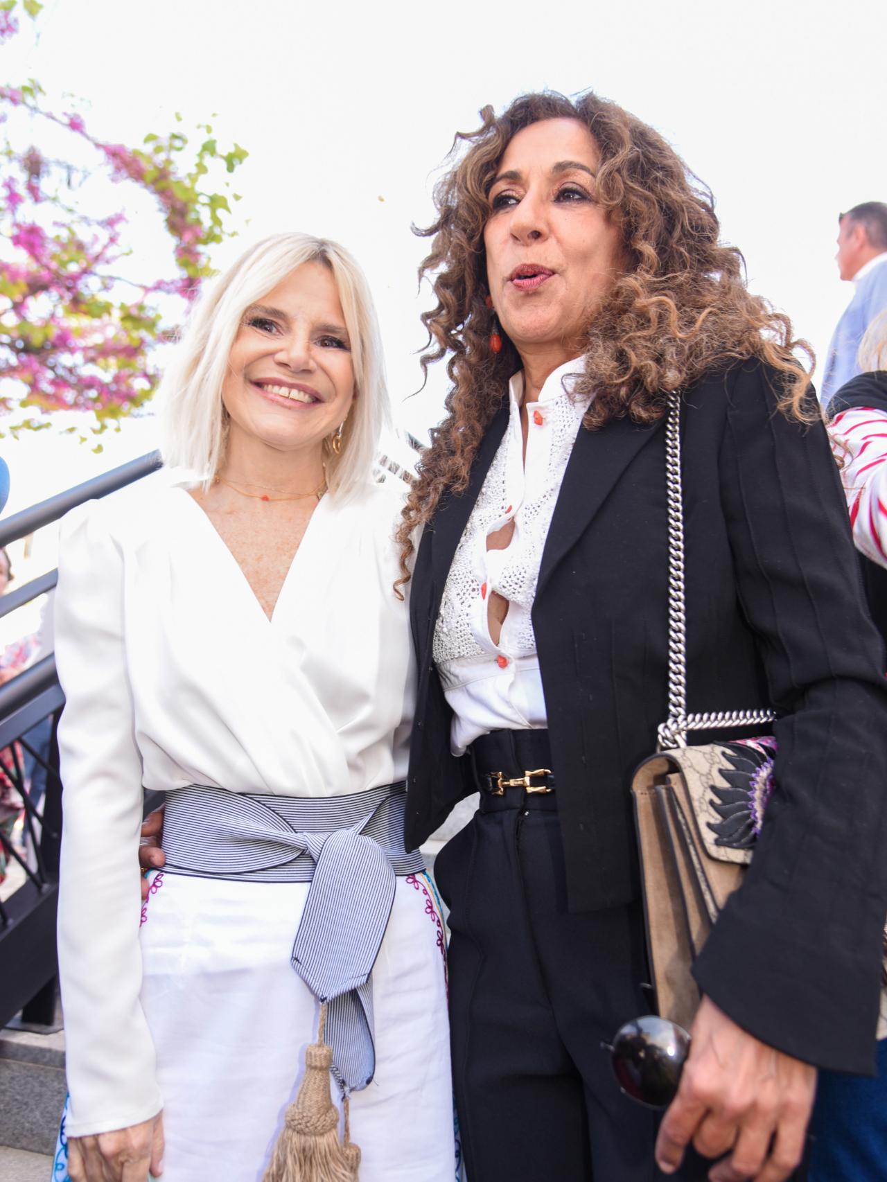 Eugenia Martínez de Irujo junto a Rosario Flores.