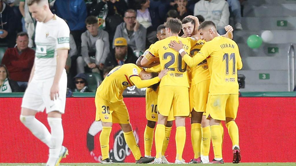 Los jugadores del Barcelona celebran uno de los goles.