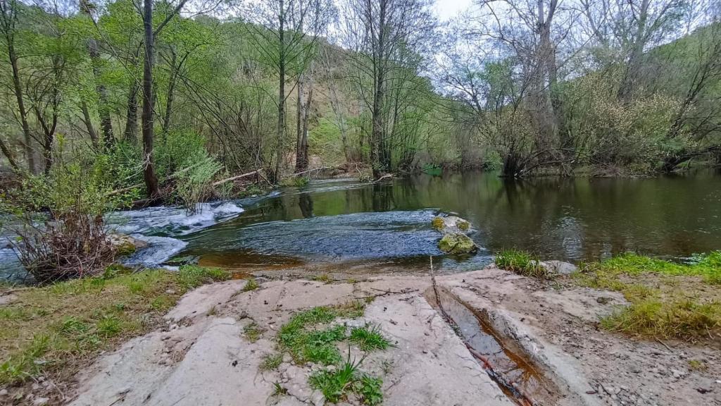 Paso inundable en el río Tormes