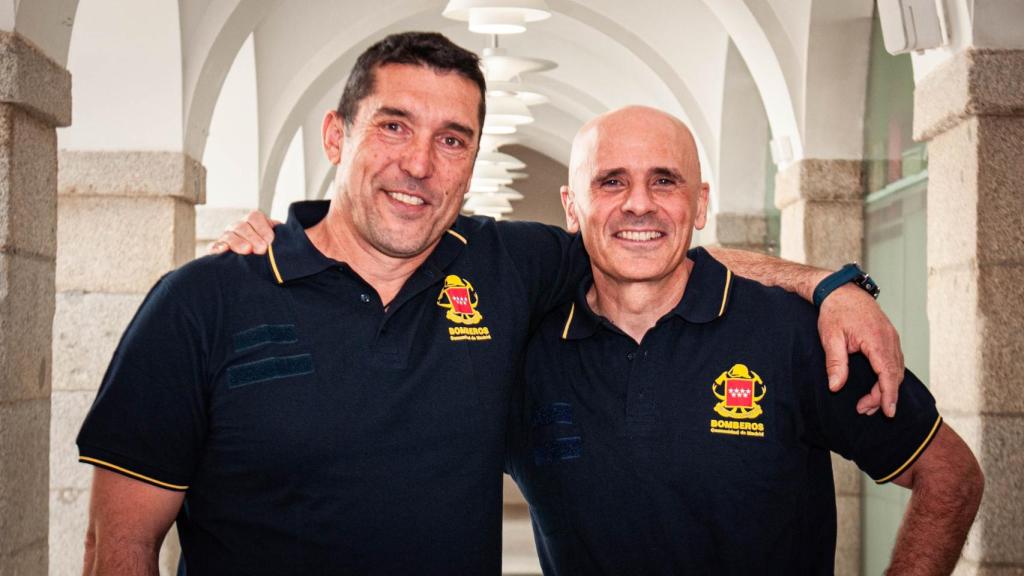 Ramón y Luis son compañeros de promoción y tienen 26 años de experiencia en los comberos.