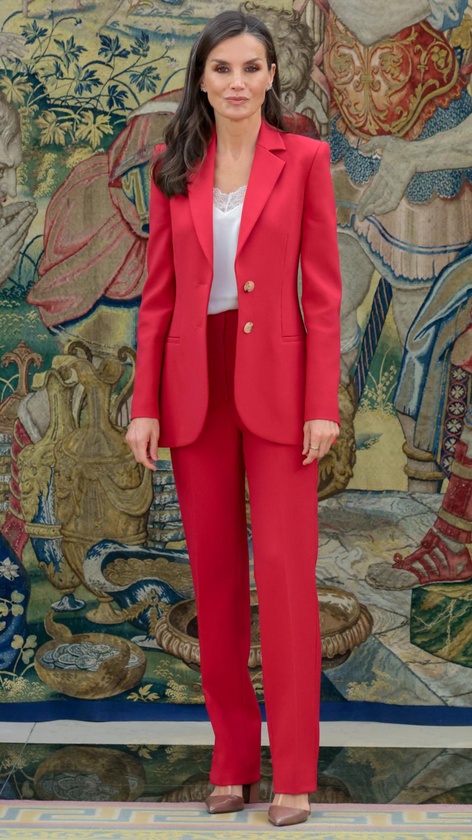 El estilismo que lució la reina Letizia en su discurso televisivo.