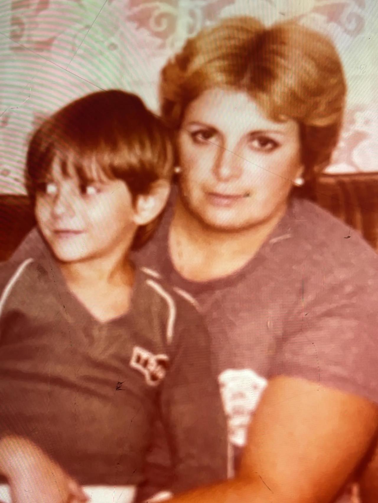 Asier Etxeandia junto a su madre, en una imagen compartida en su perfil de Instagram.