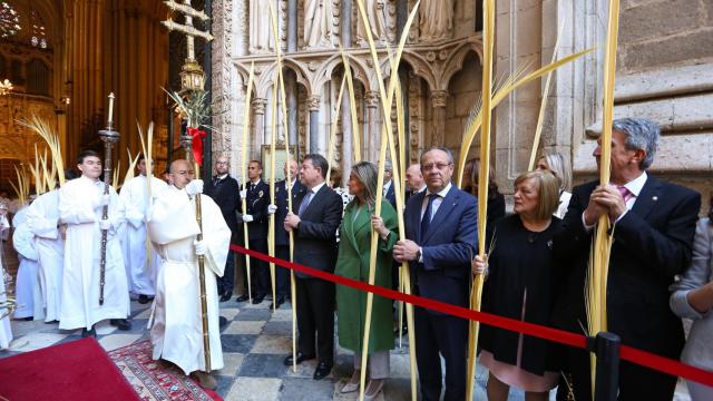 Emiliano García-Page en la Catedral de Toledo junto a Milagros Tolón y otras personalidades. Foto: Óscar Huertas
