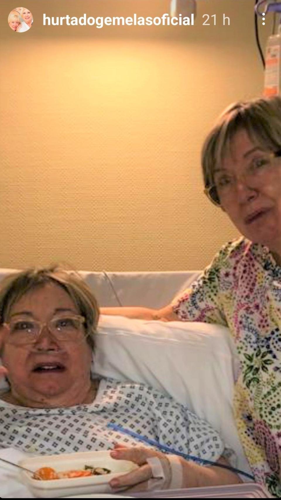 Teresa recibe los cuidados de Fernanda en el hospital.