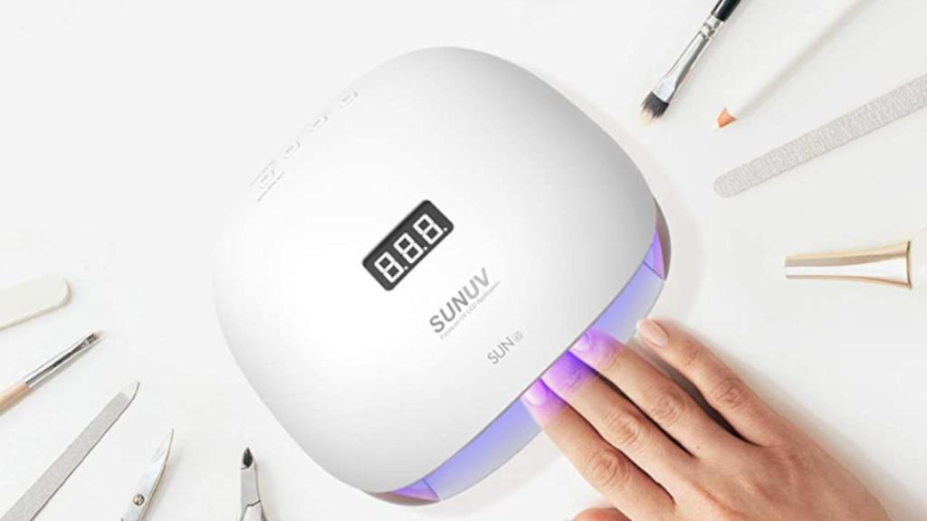Manicura perfecta sin moverte de casa con esta lámpara LED para uñas rebajada un 20%