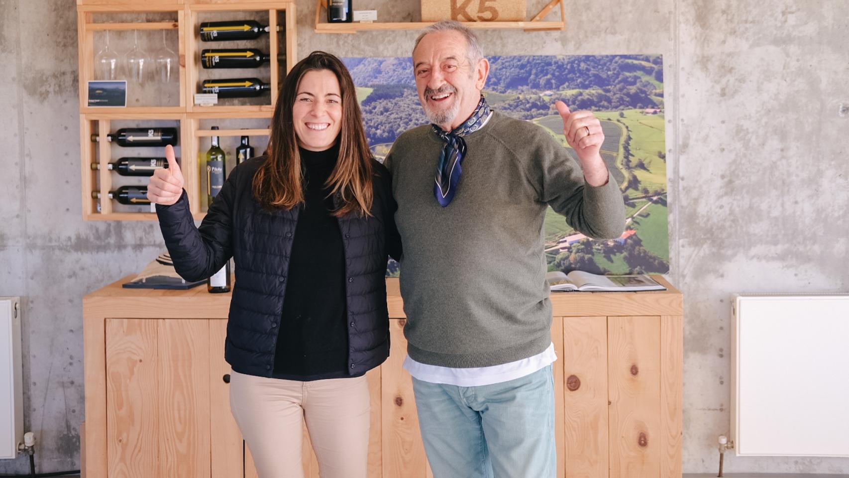 Padre e hija en la bodega K5.