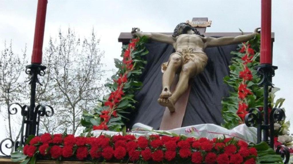 Paso del Cristo de la Vela, que baja desde Pizarrales a la ciudad