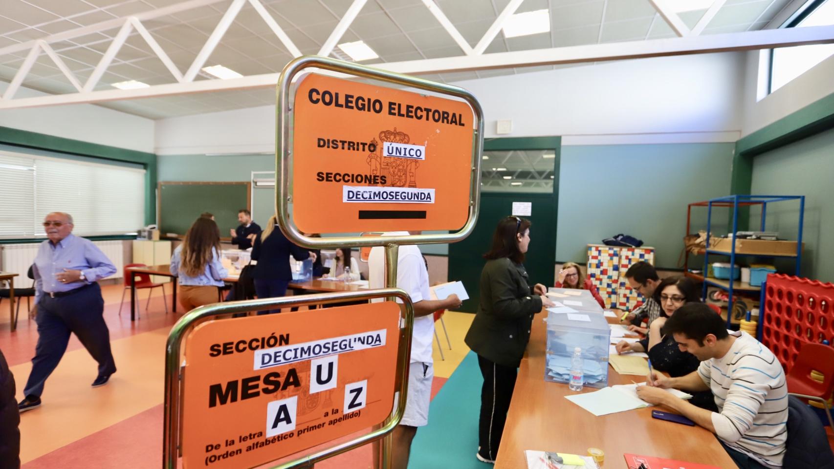 Imagen de un colegio electoral durante las elecciones municipales de 2019 en Castilla y León.