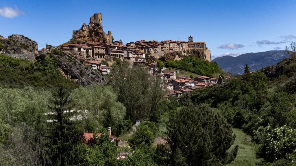 Una panorámica de la ciudad más pequeña de España rodeada de naturaleza