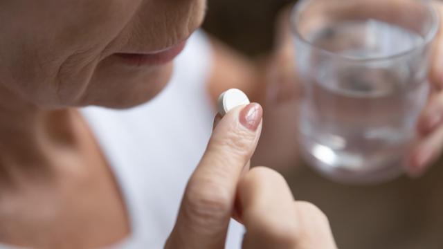 En la menopausia precoz, la terapia hormonal puede ser beneficiosa para la prevención del alzhéimer.