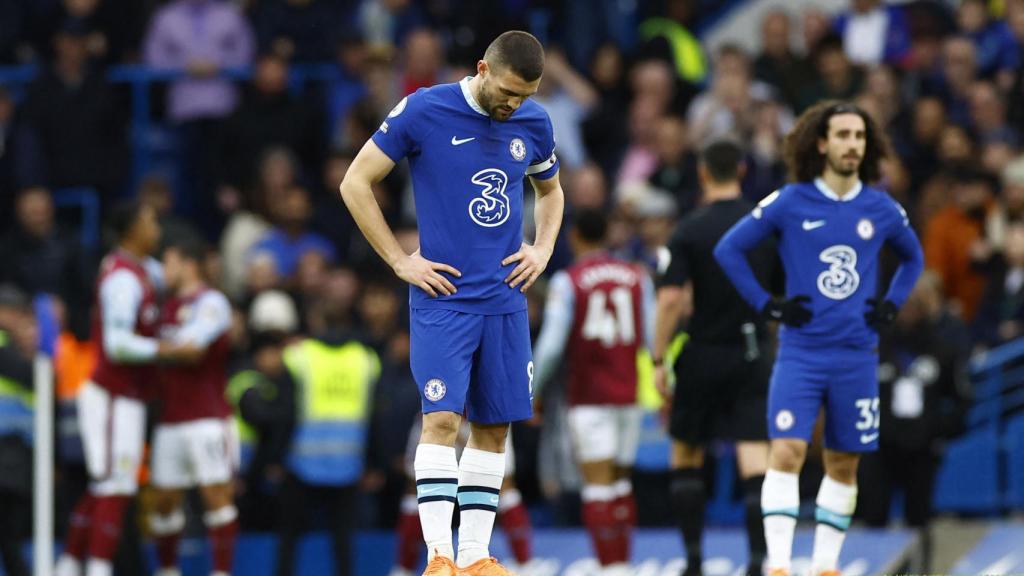 Kovacic y Cucurrella, cabizbajos tras la derrota del Chelsea.