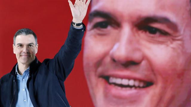 El presidente del Gobierno, Pedro Sánchez durante su intervención este domingo en L'Hospitalet de Llobregat.