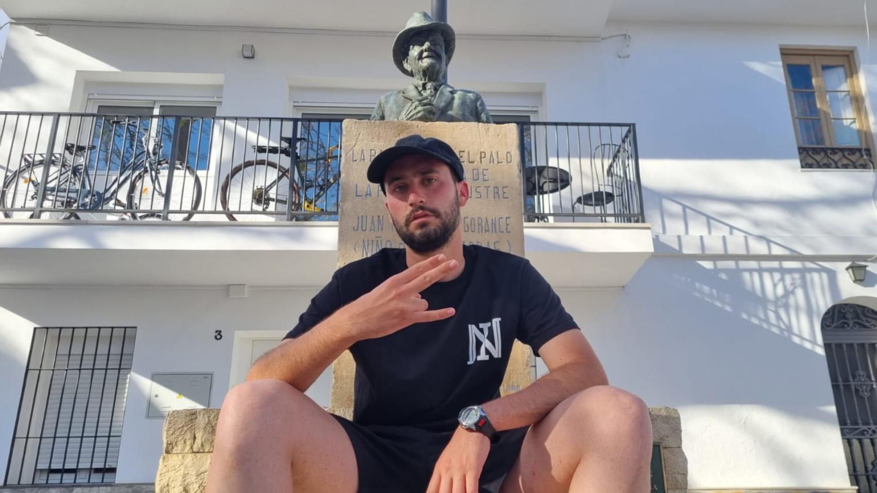 N-One posa en la plaza del Niño de las Moras en El Palo (Málaga).
