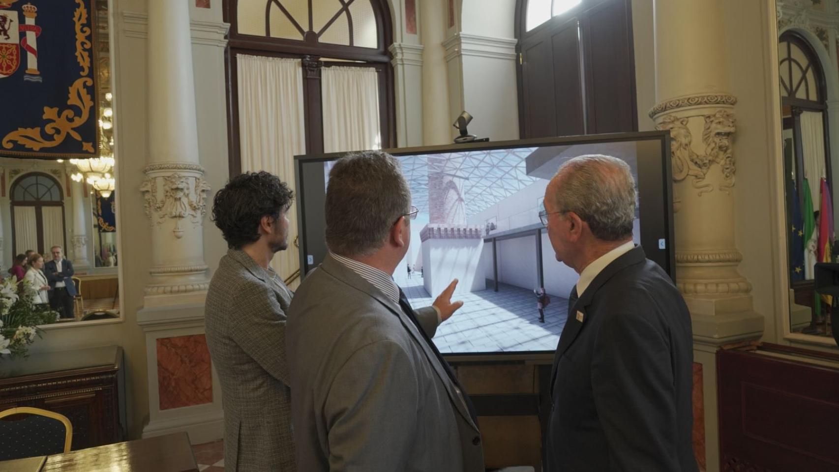 El alcalde, Francisco de la Torre, y el director de AISGE, Abel Martín, tras firmar el protocolo de intenciones para crear un centro cultural en el edificio Fiat Lux.