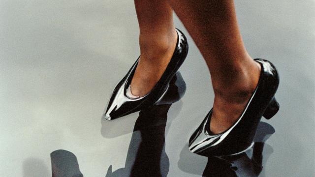 Detalle del calzado de la colección primavera/verano 2023 de LOEWE.