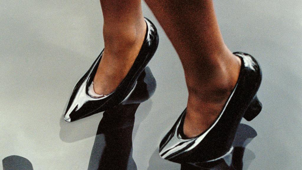 Detalle del calzado de la colección primavera/verano 2023 de LOEWE.