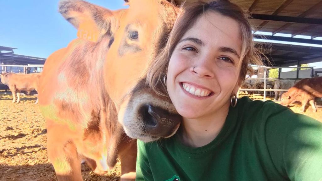 Raquel Roca junto a sus animales.