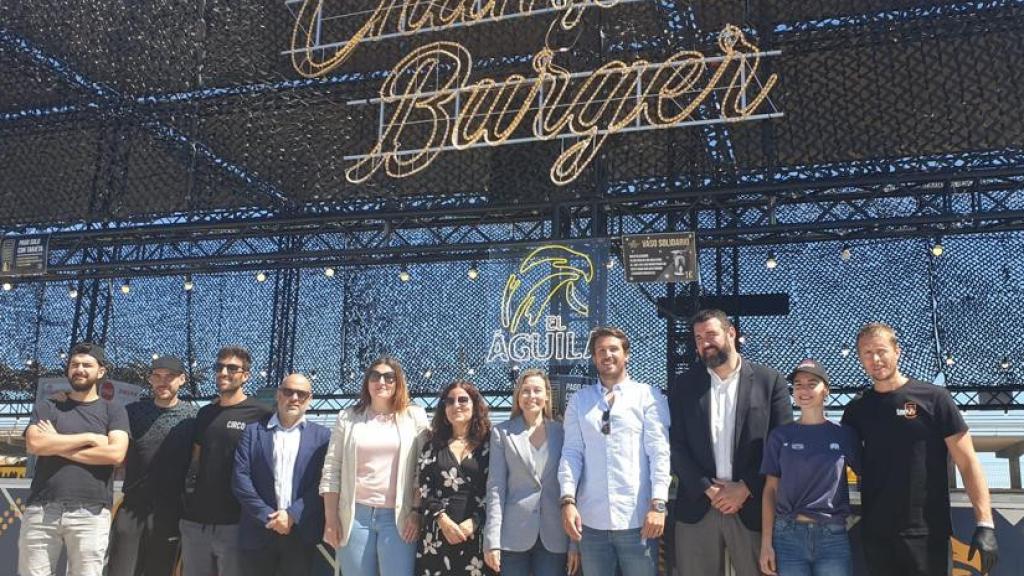 Los cinco representantes de las cocinas de Alicante, en la visita de los representantes turísticos este lunes.