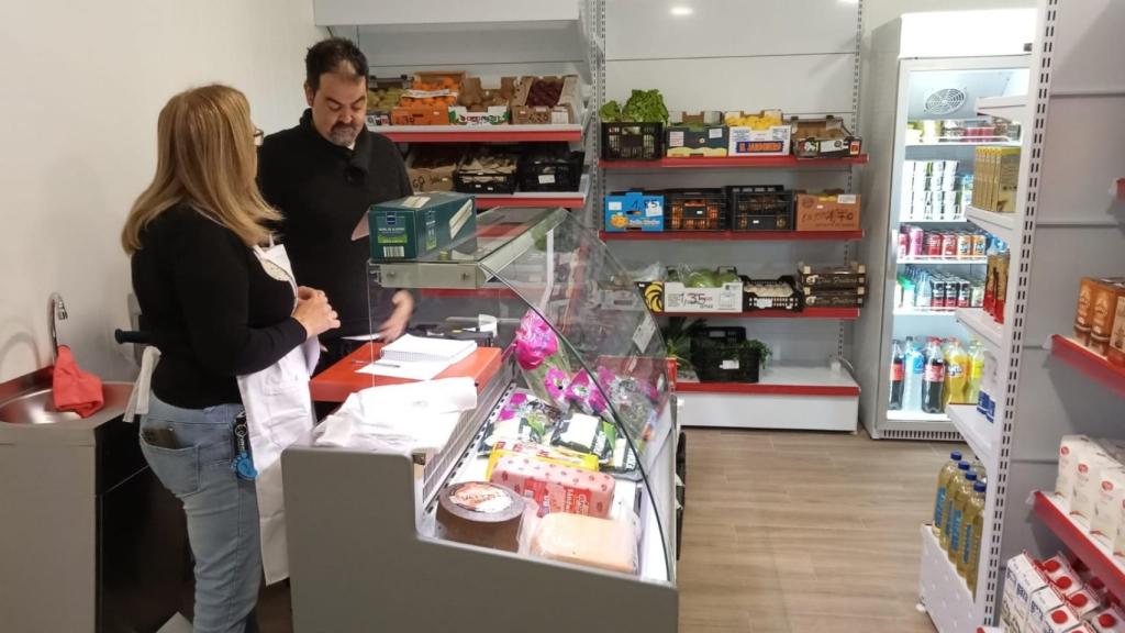Madre e hijo en el negocio