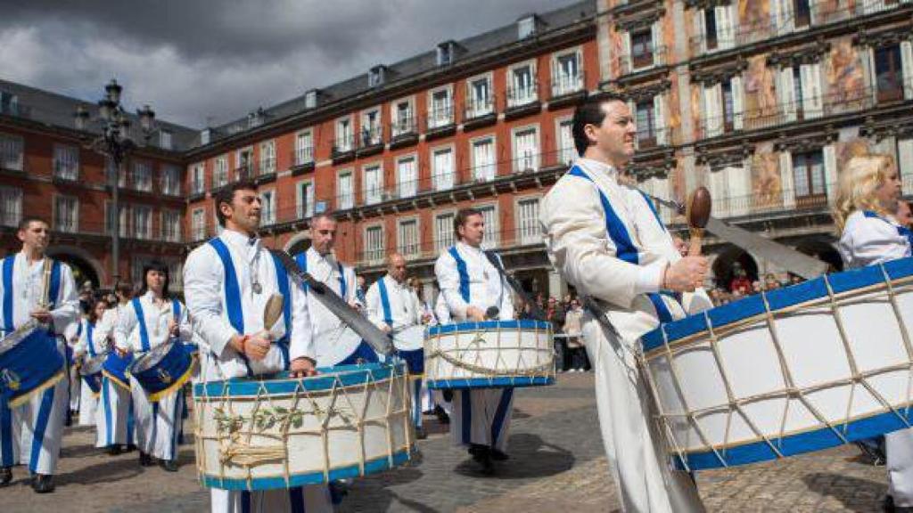 Tamborrada en la Plaza Mayor.