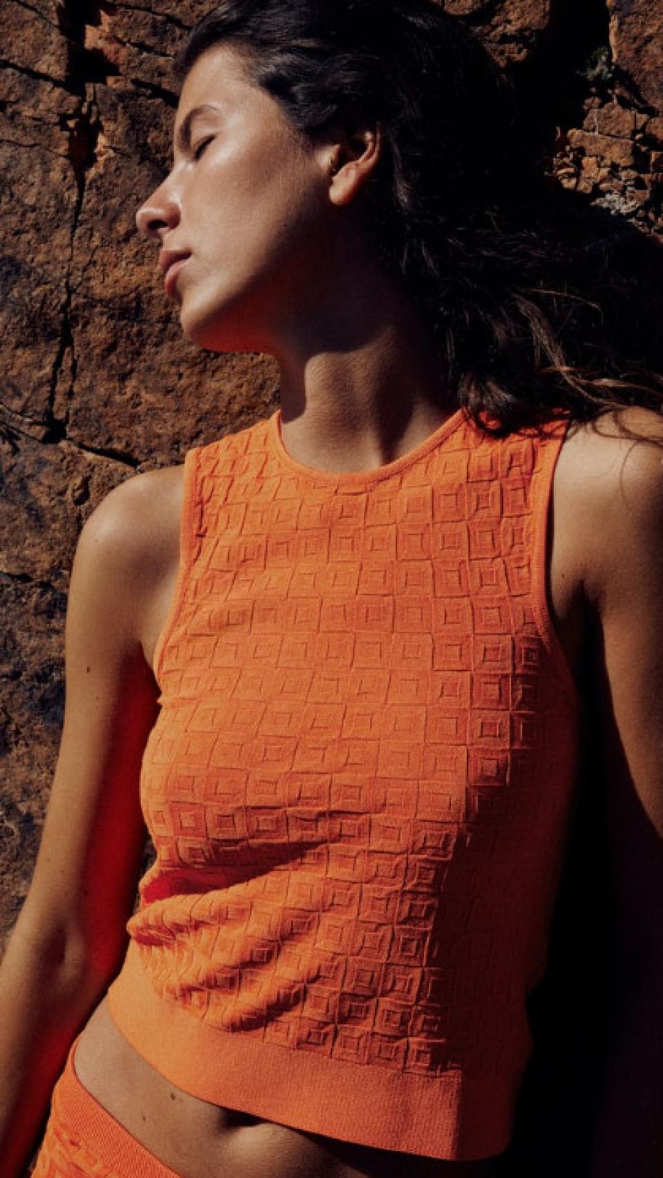 Top naranja de Zara