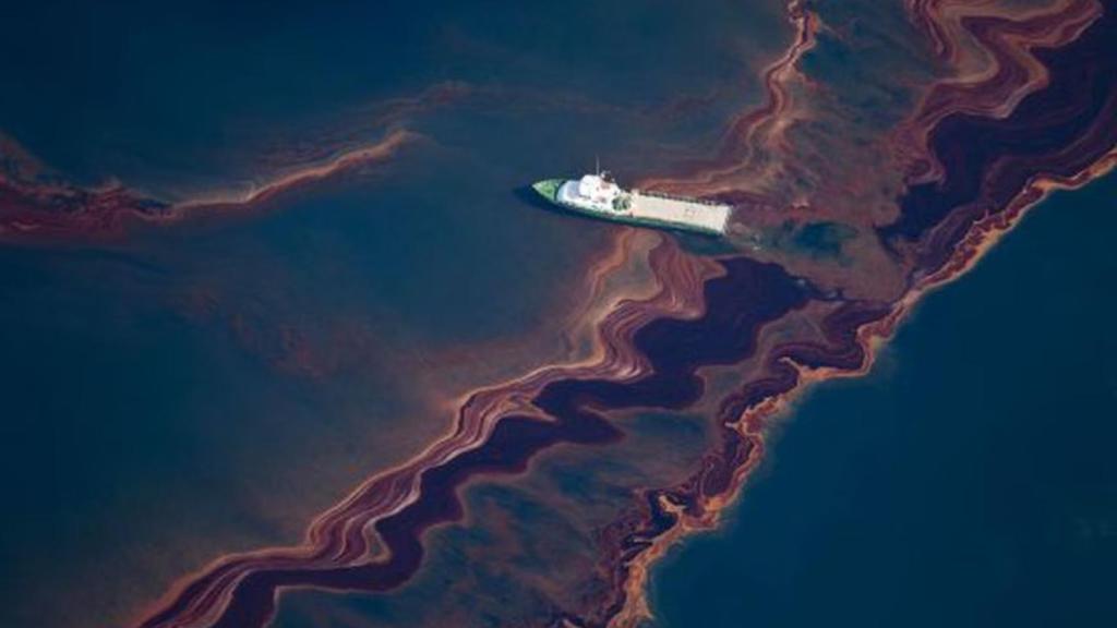 Vertido de la plataforma de petróleo Deepwater Horizon en el Golfo de México, en 2010.