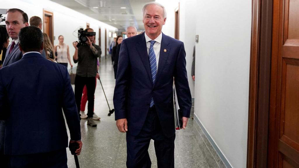 El exgobernador de Arkansas, Asa Hutchinson.