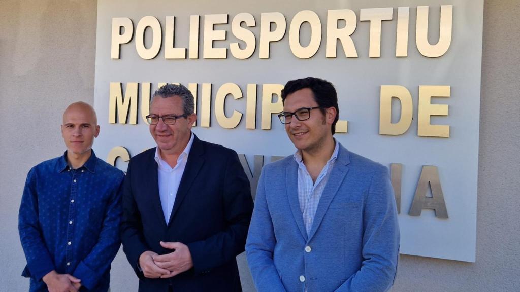 El exedil del PSOE y candidato del PP, Octavio Cerdá, a la izquierda junto con presidente del PP en la provincia de Alicante, Toni Pérez y el alcaldable popular Borja Jornet, este martes.