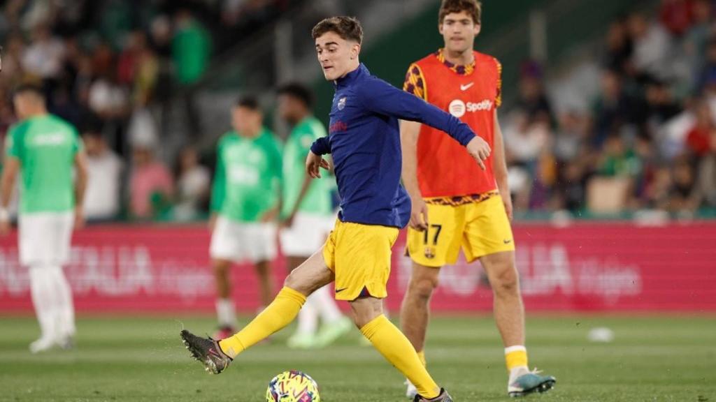 Gavi durante el precalentamiento del encuentro contra el Elche del pasado sábado.