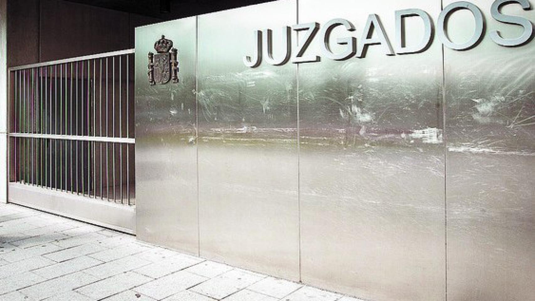 Imagen de la entrada de los juzgados de Burgos.
