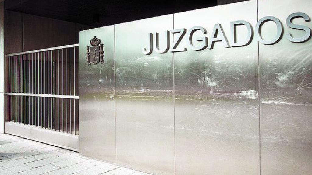 Imagen de la entrada de los juzgados de Burgos.