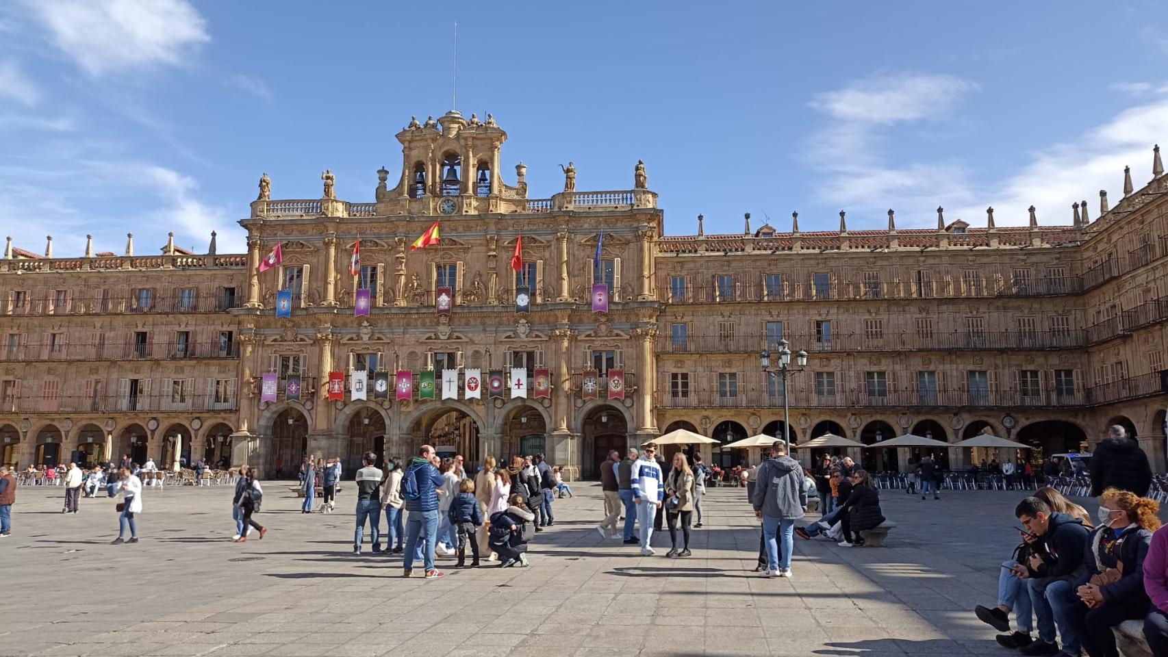 Turistas en la Plaza Mayor de Salamanca