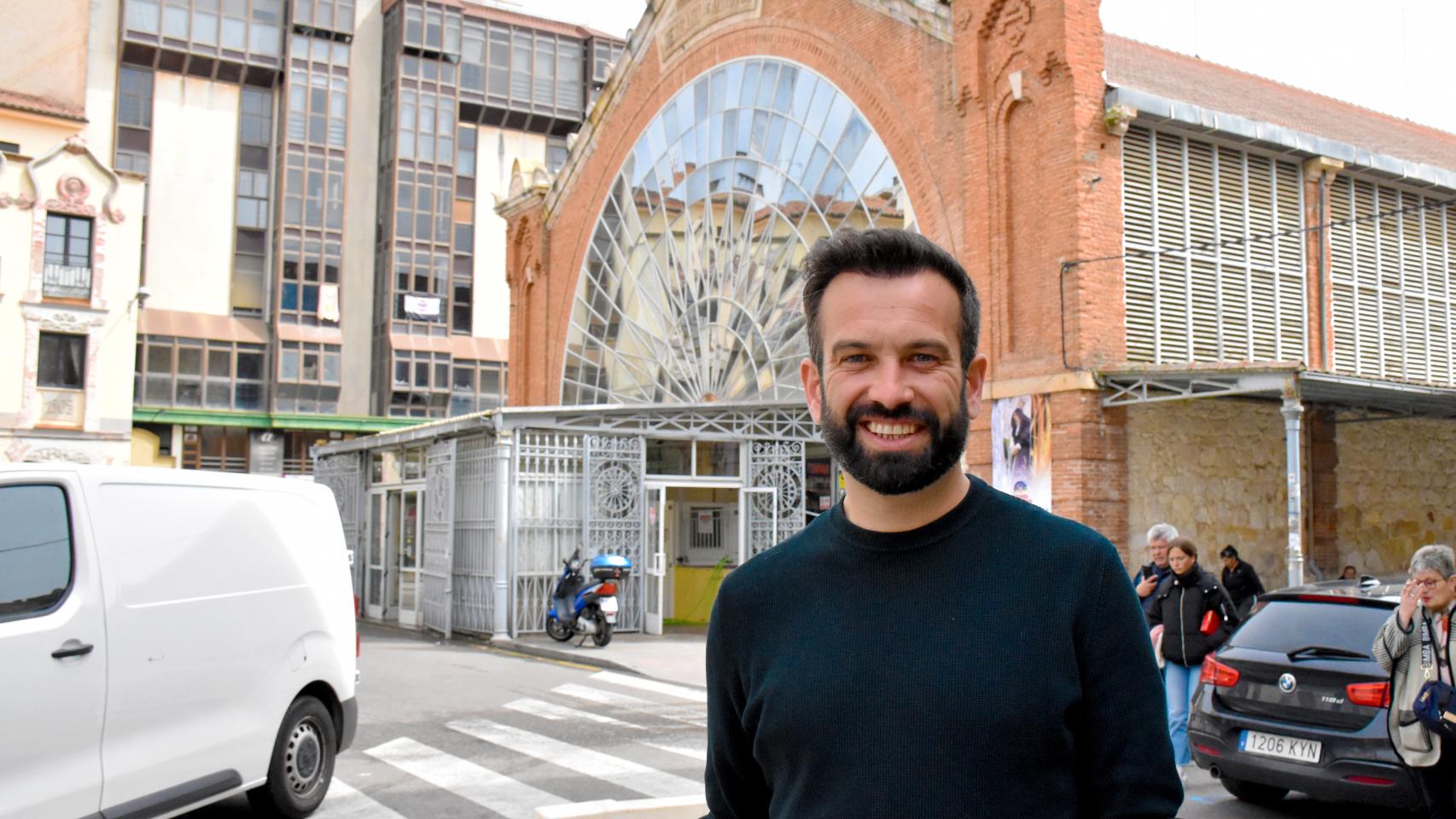 David Gago, en el exterior del Mercado de Abastos