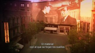 Imagen de la película 'Casablanca' proyectada sobre uno de los edificios de los estudios Warner en Burbank, California