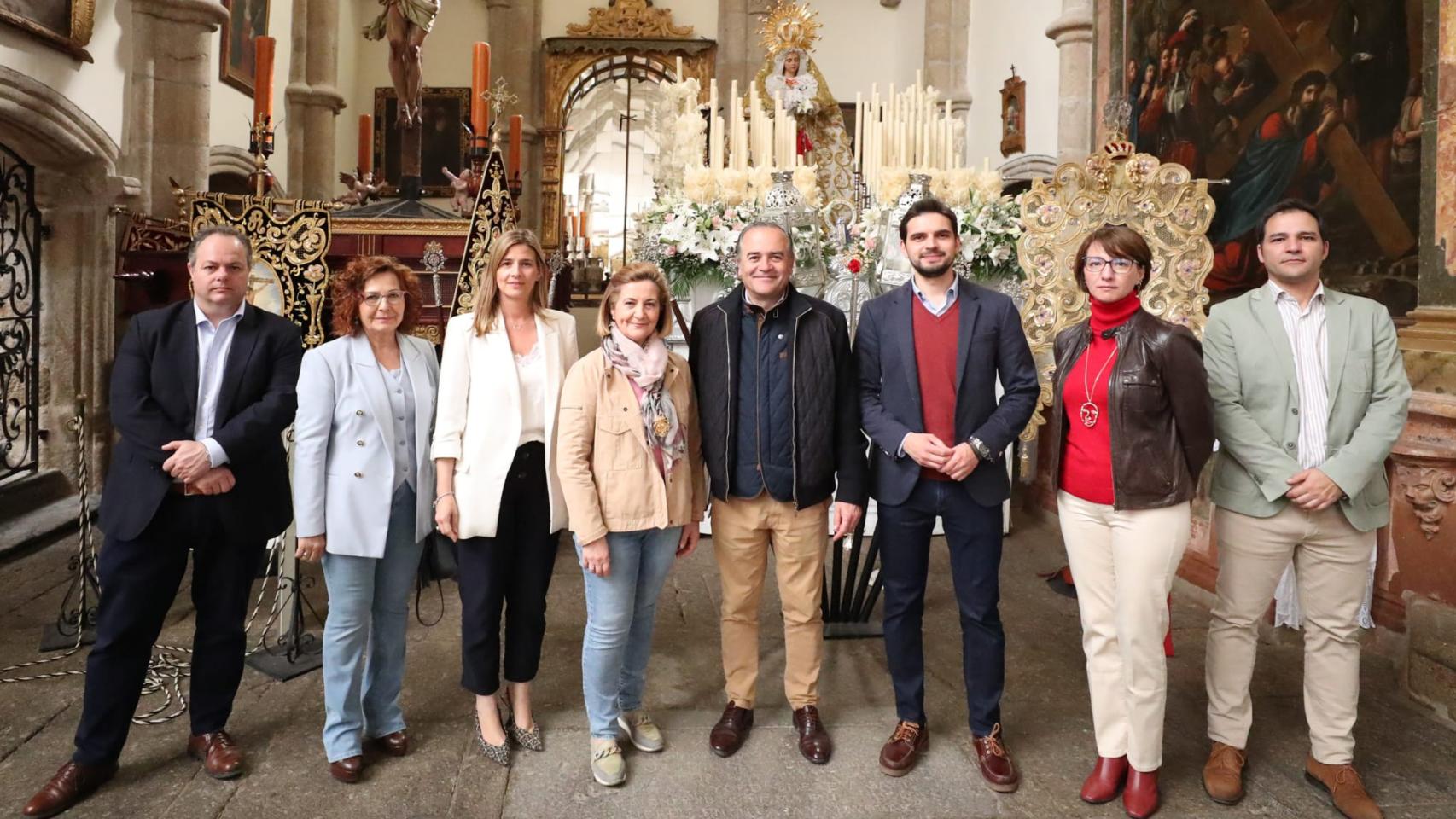 Visita de algunos 'populares' a la Cofradía de la Sentencia y la Cofradía Alfareros de Talavera. Foto: PP CLM.