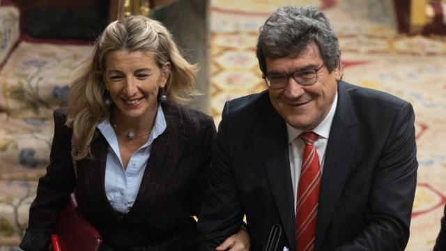 Yolanda Díaz, vicepresidenta segunda de Gobierno y ministra de Trabajo y Economía Social, y José Luis Escrivá, ministro de Inclusión, Seguridad Social y Migraciones., en el Congreso.