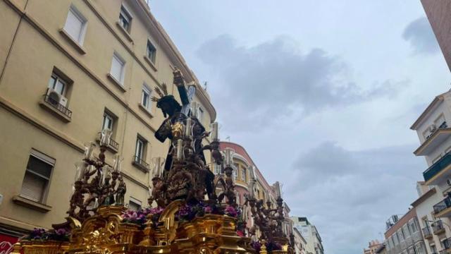 El Nazareno del Perdón en calle Mármoles camino al Recorrido Oficial.