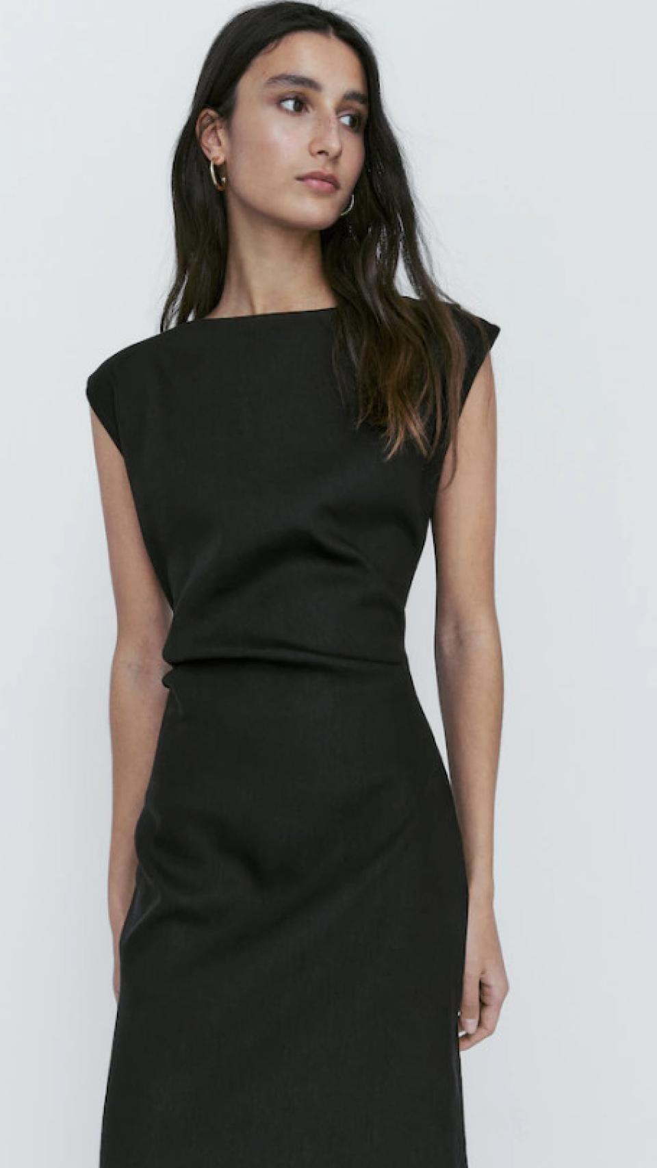 Vestido negro de Massimo Dutti