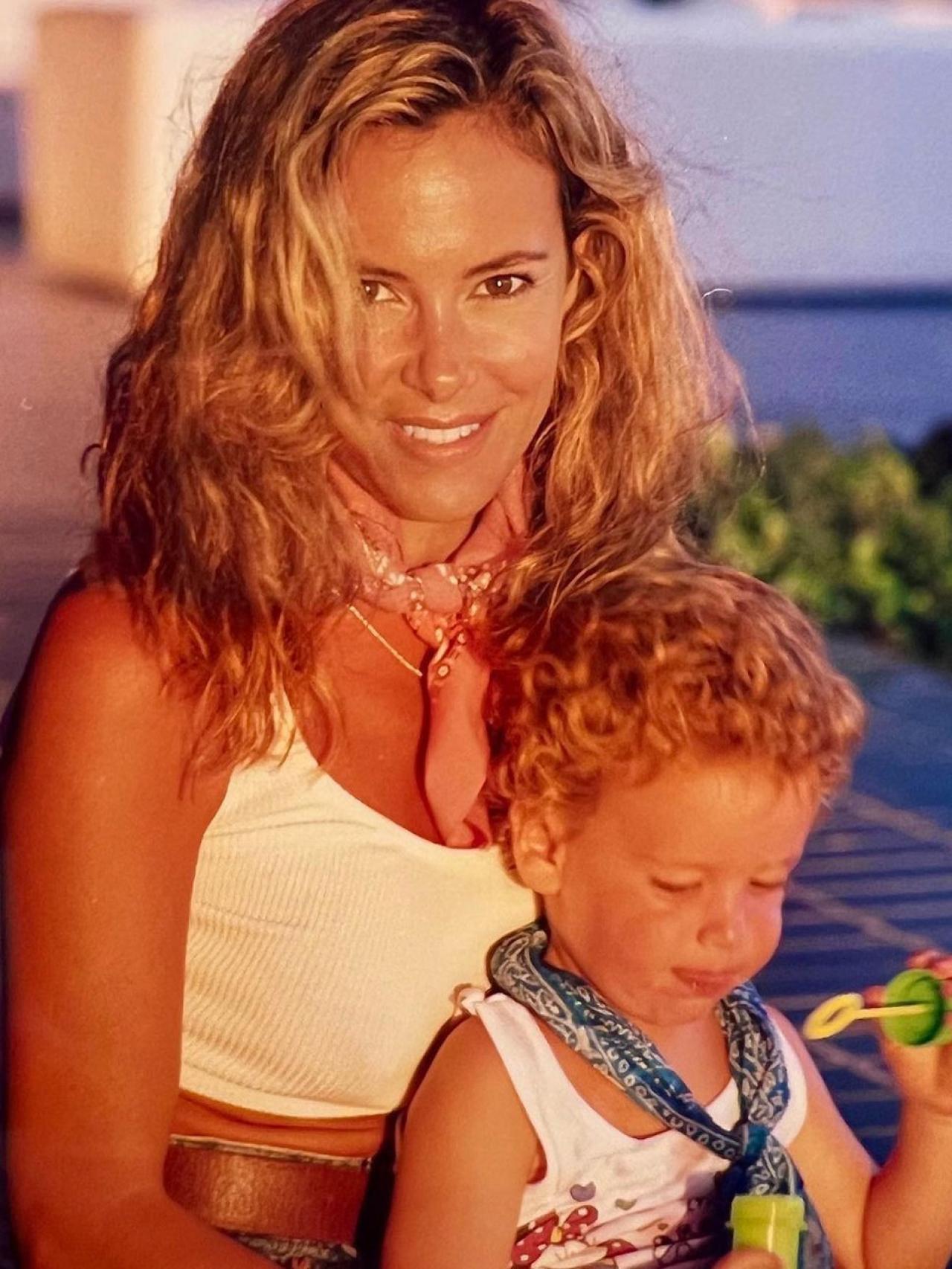Ana García Obregón junto a su hijo Álex en una imagen de sus redes.