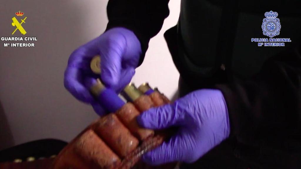Algunas de las armas incautadas a los detenidos.