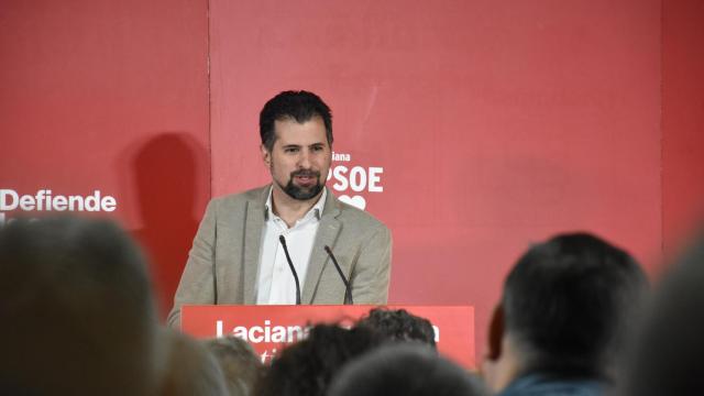 El secretario general del PSCyL, Luis Tudanca, durante su intervención en Villablino este miércoles.