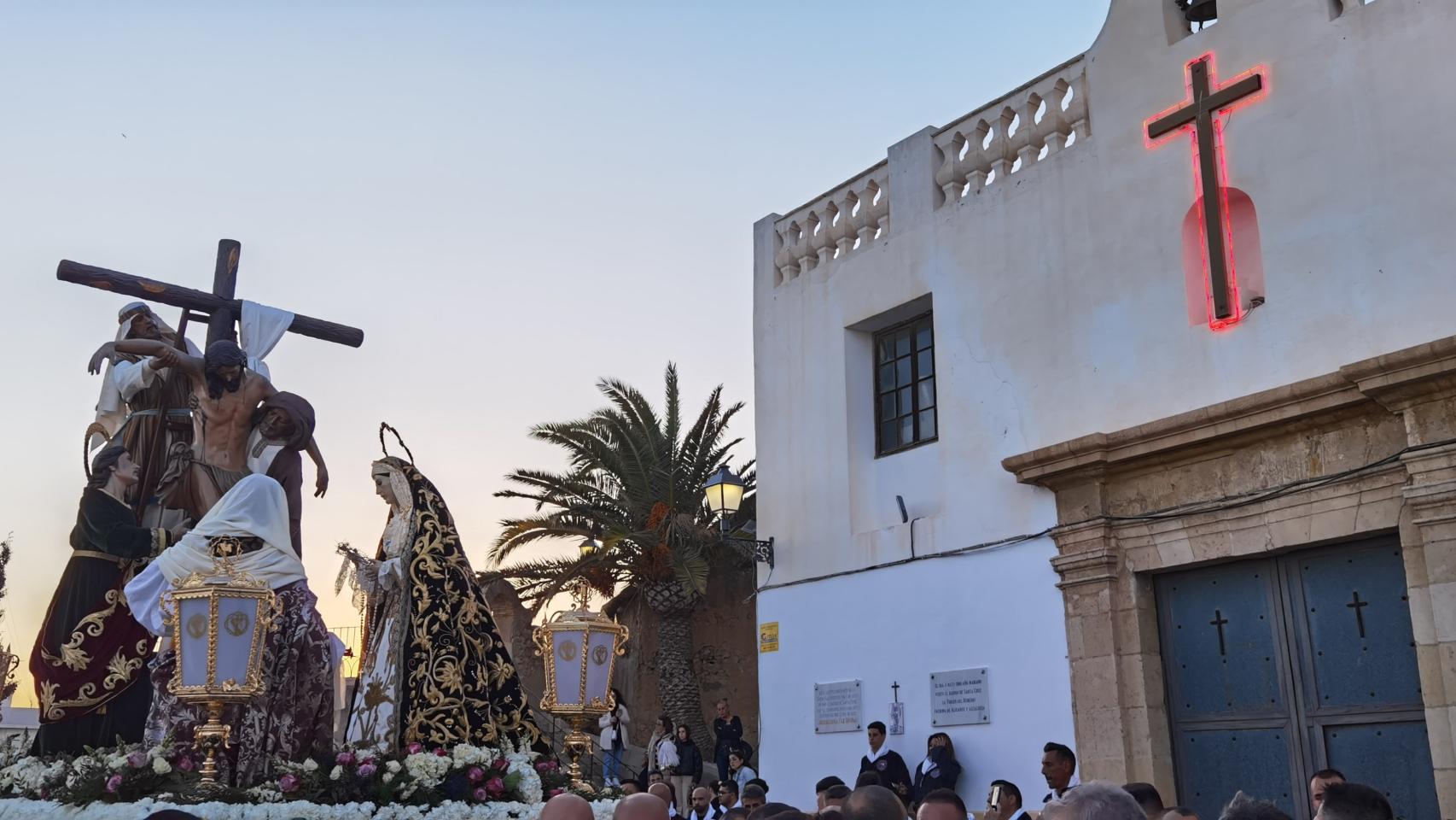 El Descendimiento es el último de los tronos en salir de la ermita.