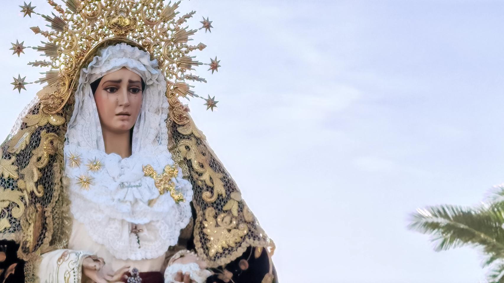 La Dolorosa es la única en la que las mujeres pueden ser costaleras.