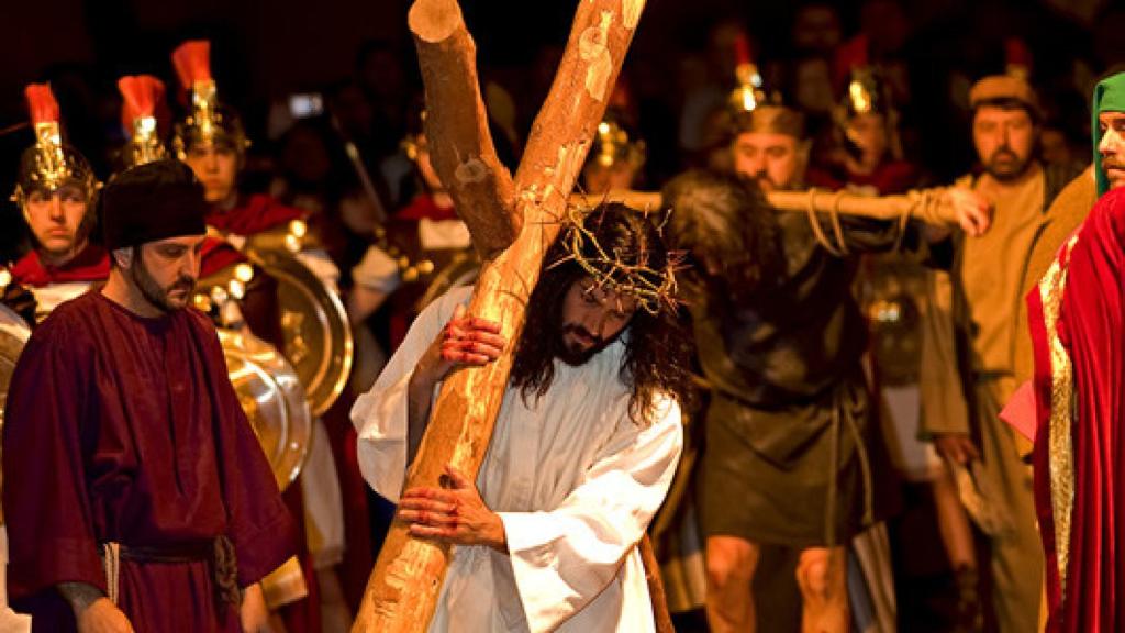 Reinaldo González interpretando a Jesucristo en la Pasión de Chinchón.