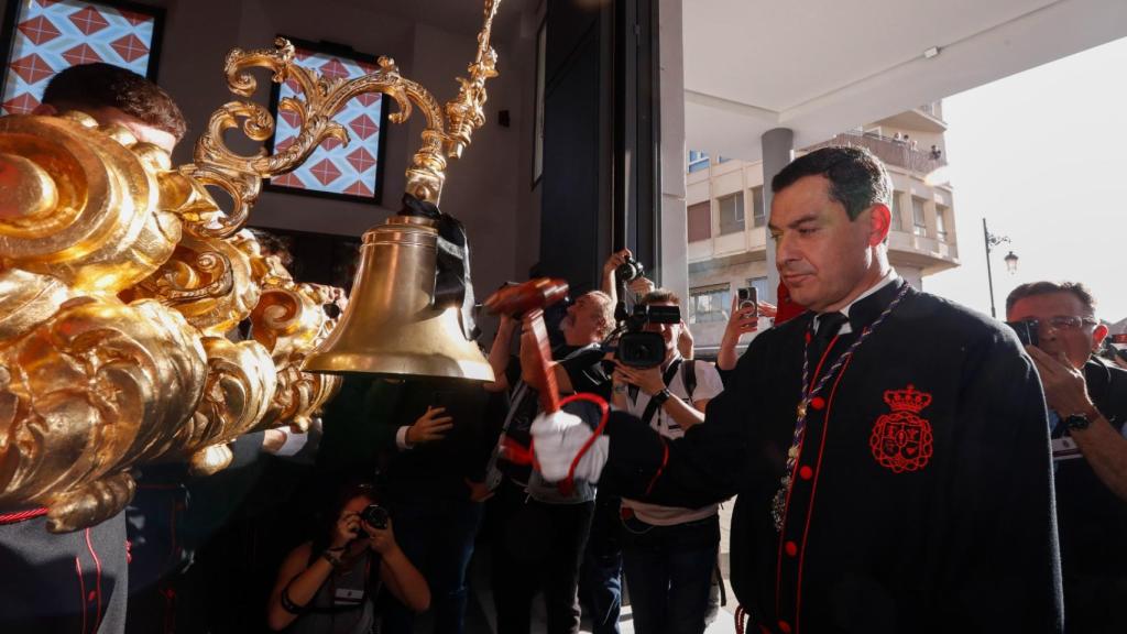 El presidente de la Junta tocó la primera campana en el trono de Fusionadas.