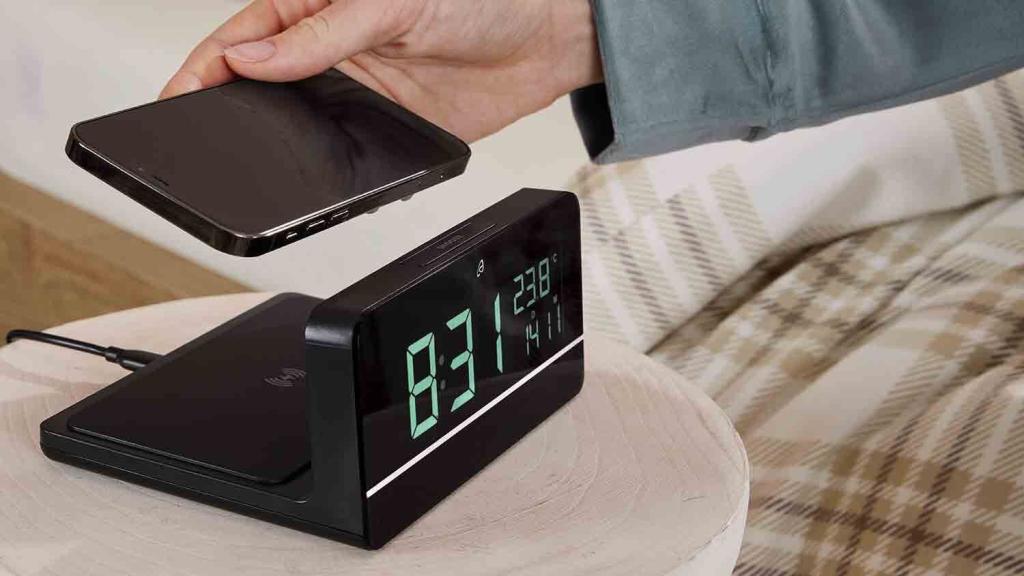 Despertador digital con carga inalámbrica